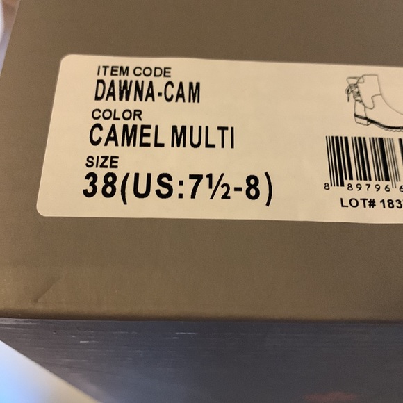 Super Cute Laced Ankle Boots - Picture 7 of 8